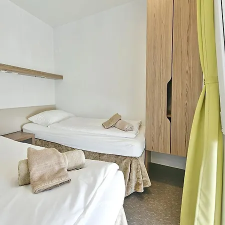 Campsite Comfort 2 Bedrooms Mobile With Terrace Porec
