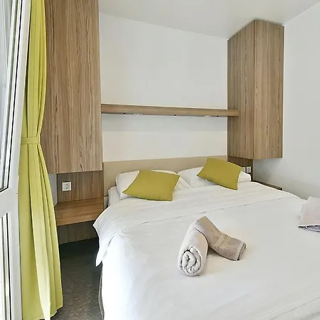 Campsite Comfort 2 Bedrooms Mobile With Terrace Porec